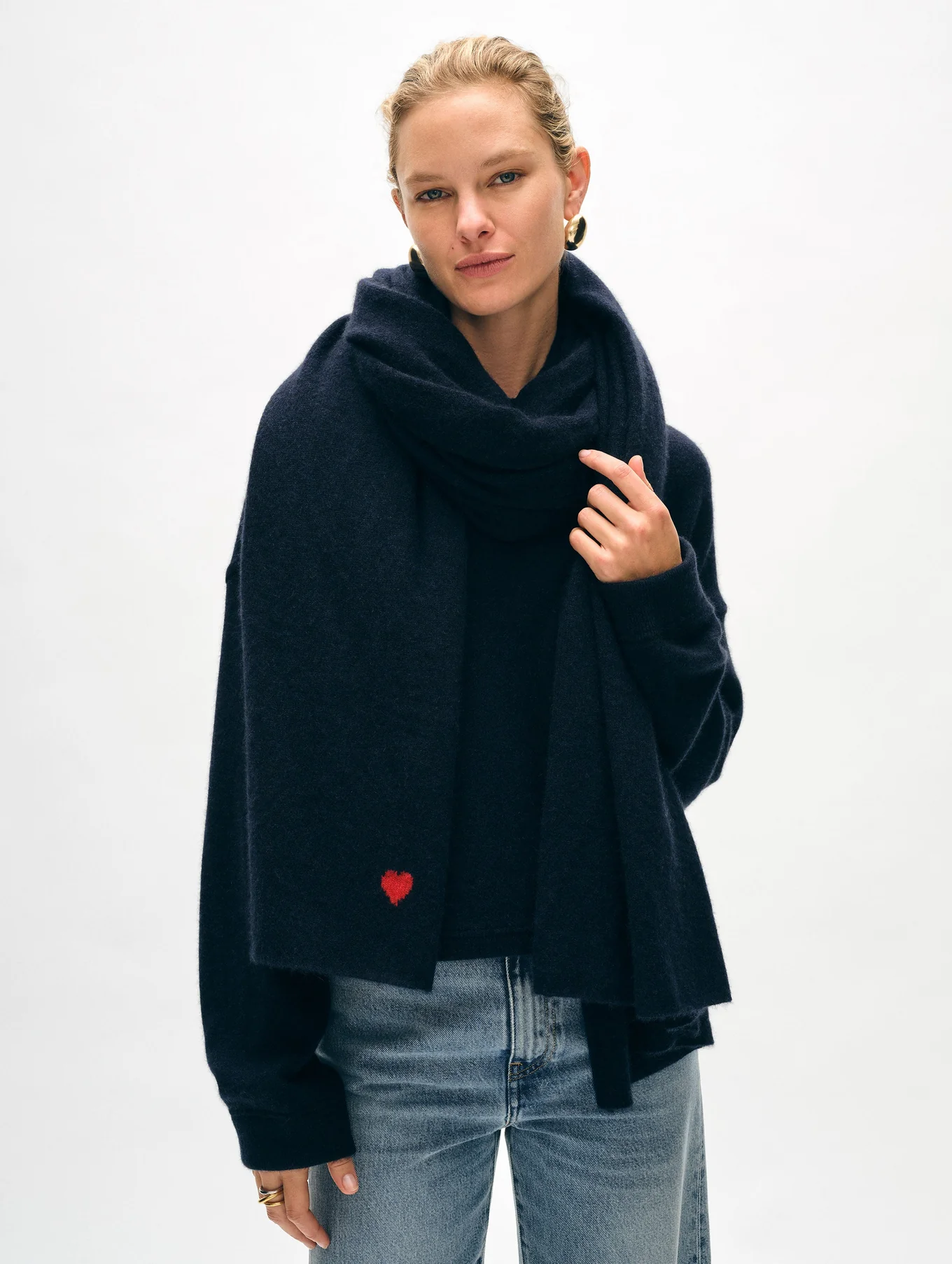 CASHMERE MINI HEART WRAP IN DEEP NAVY