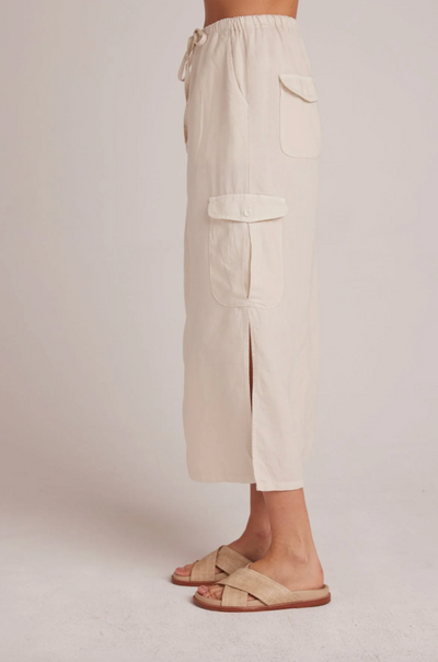 GOLDIE BELLOW POCKET CARGO SKIRT IN SEASHELL