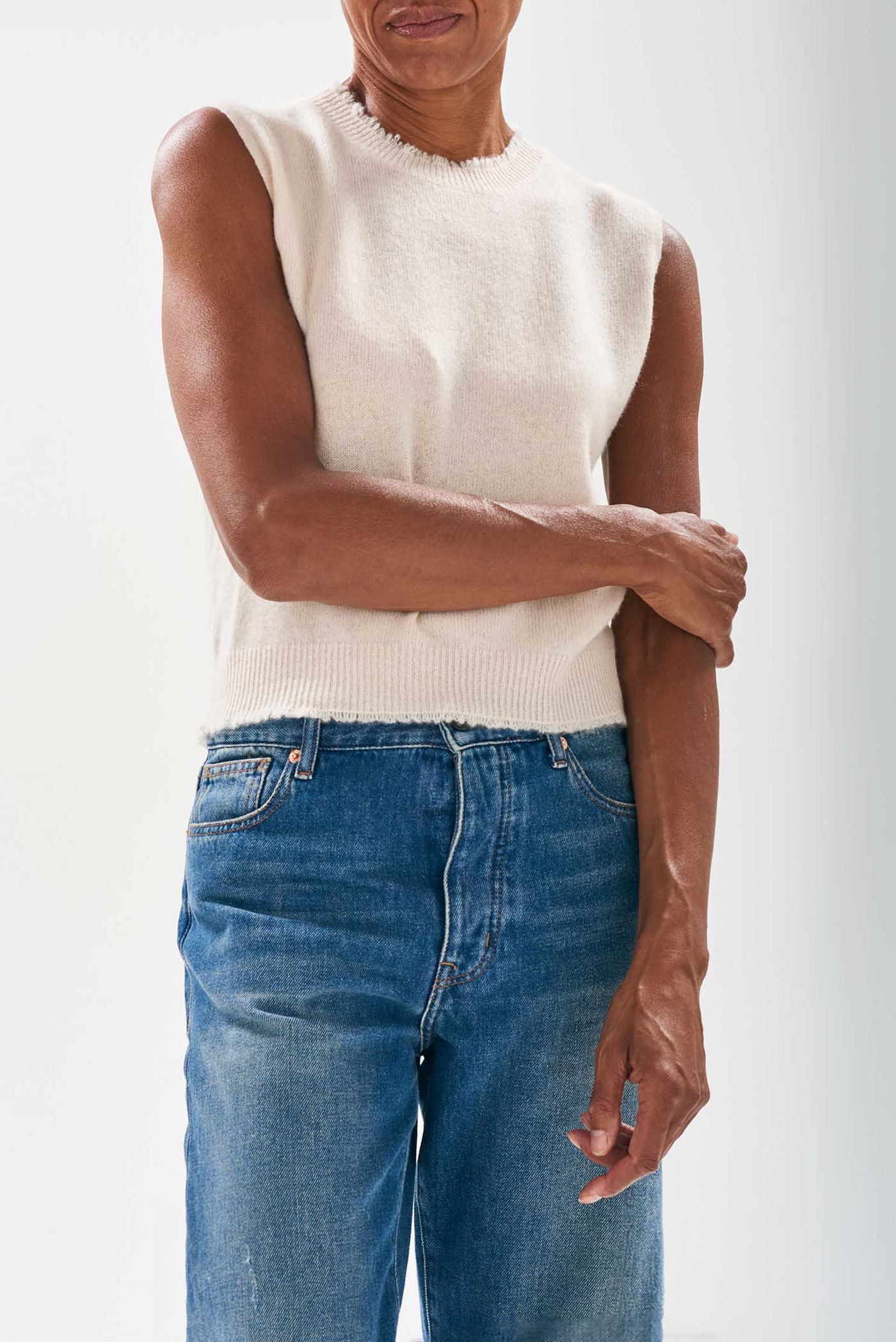 DISTRESSED TANK IN CREAM