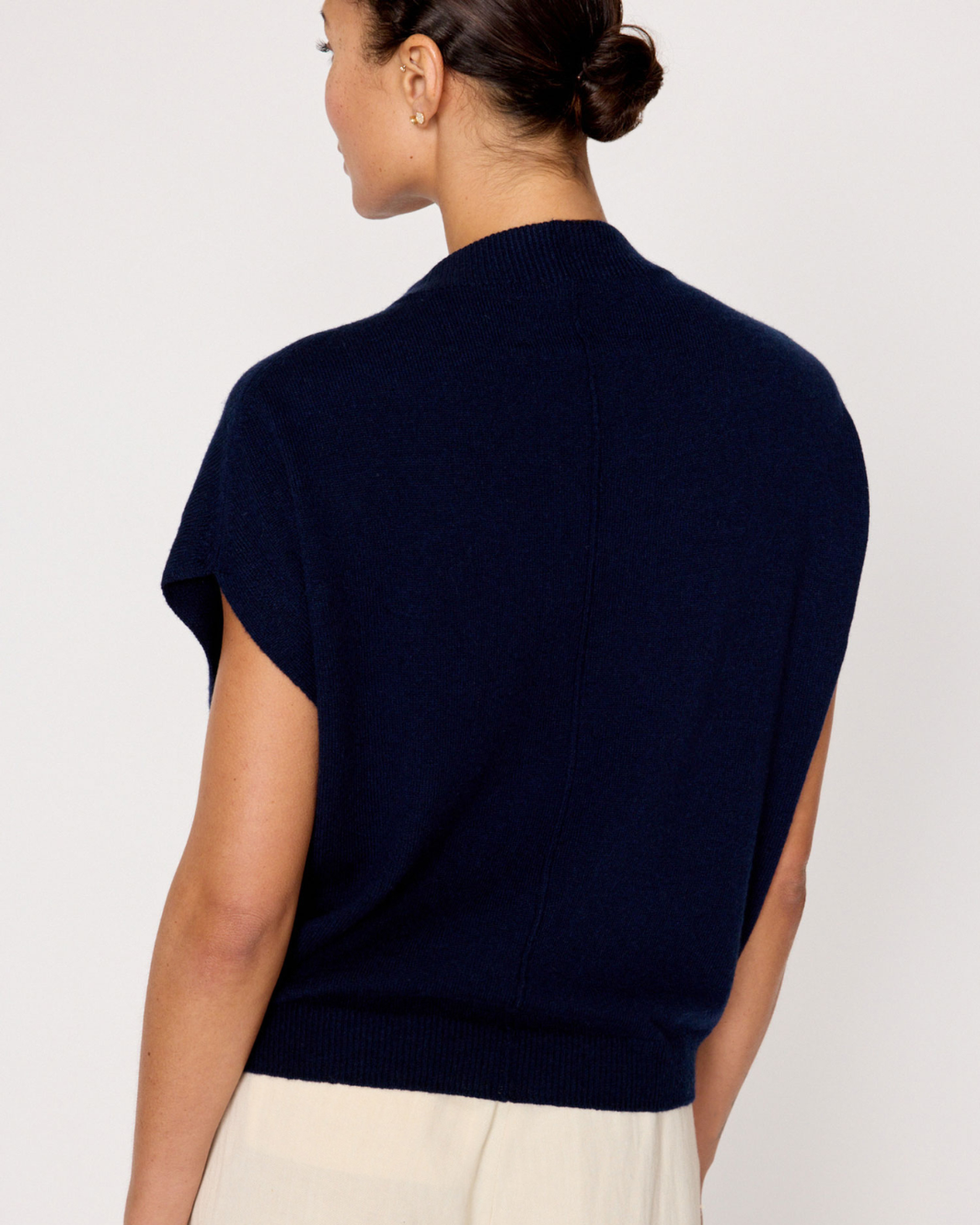 MORTEN FUNNEL NECK TOP IN NAVY