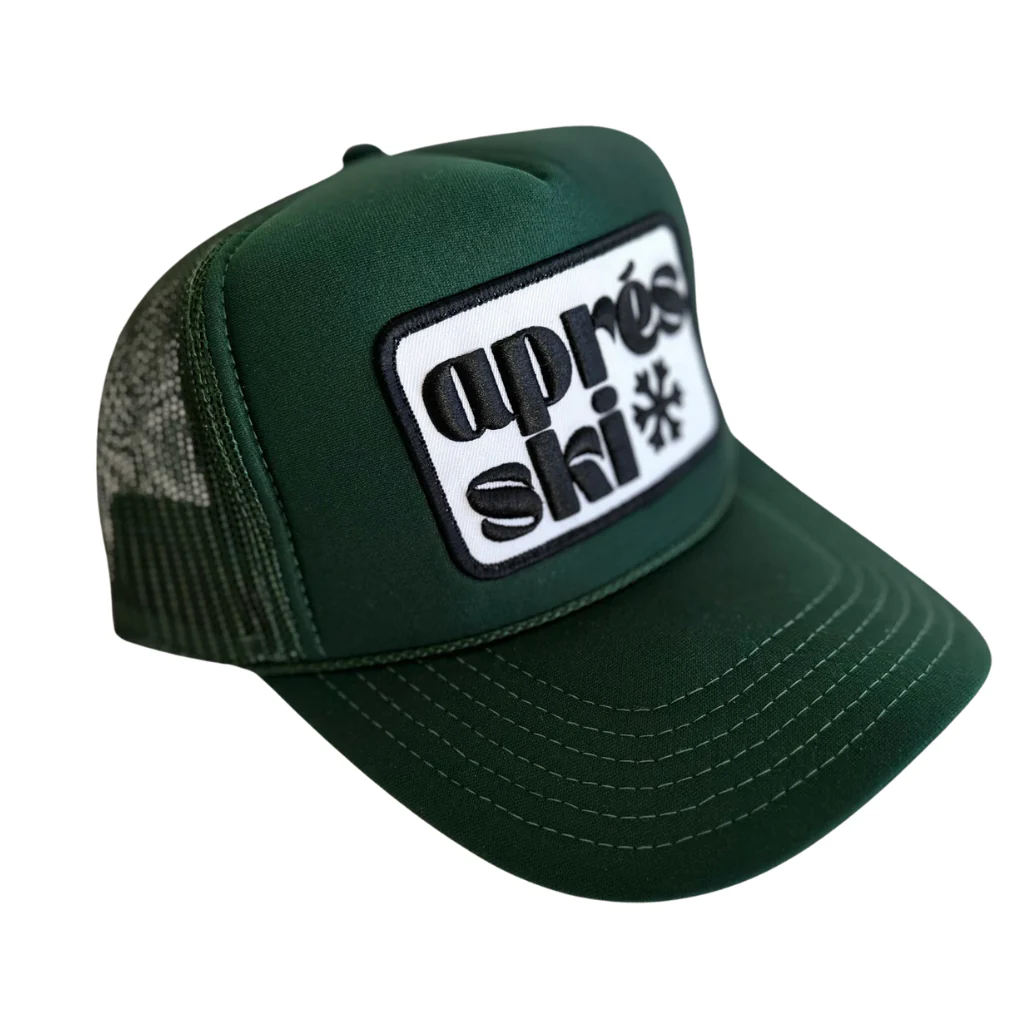 APRES SKI PATCH TRUCKER HAT IN DARK GREEN