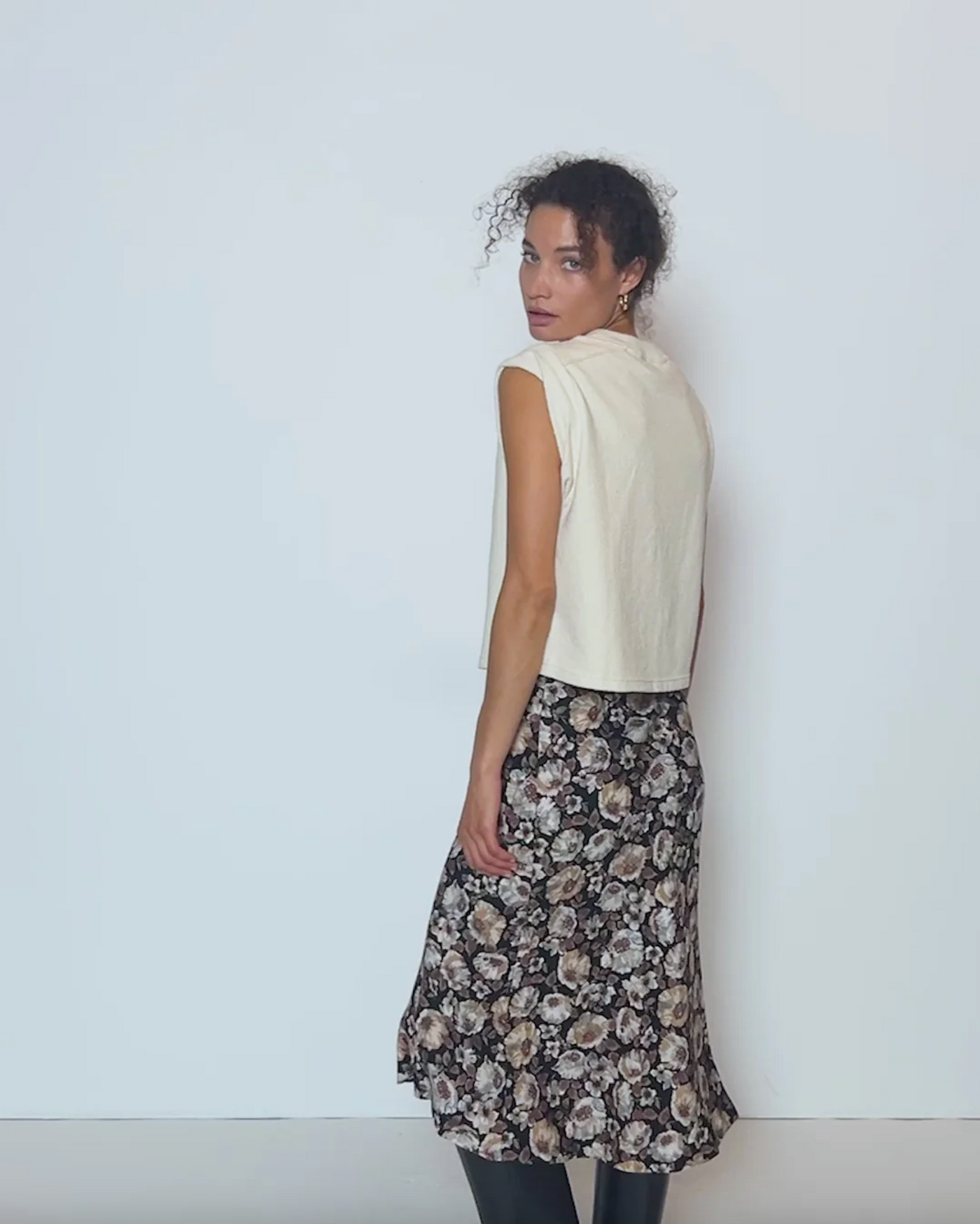 BELINDA BUTTON SKIRT IN NIGHT FLORAL