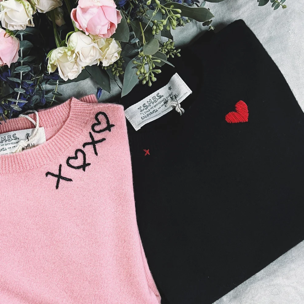 "XOXO" CASHMERE SWEATER IN PINK