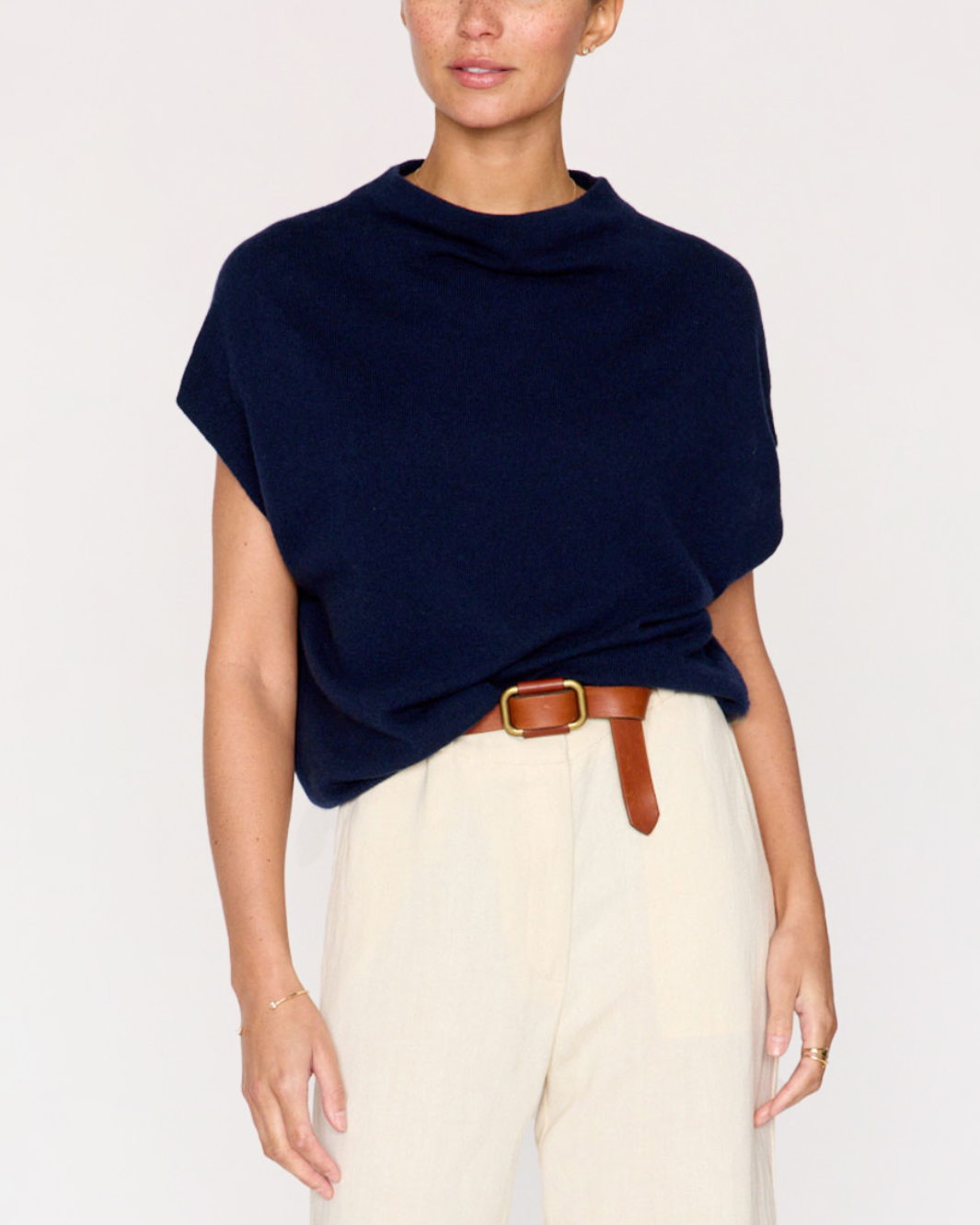 MORTEN FUNNEL NECK TOP IN NAVY