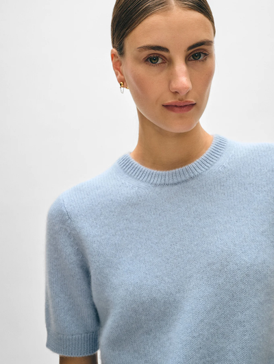 BRUSHED CASHMERE TEE IN MISTY BLUE