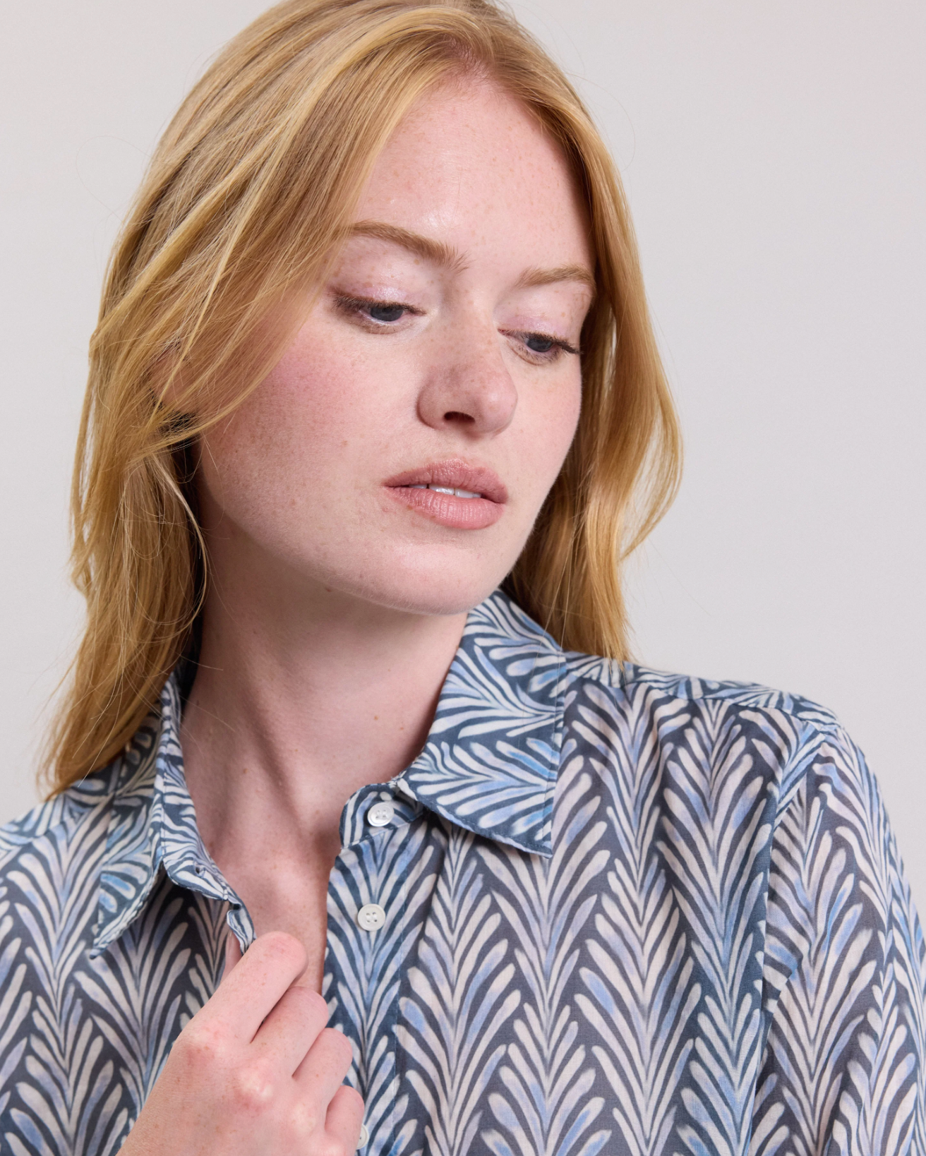 CORAZ WOMAN WOVEN SHIRT IN SILVER BLUE