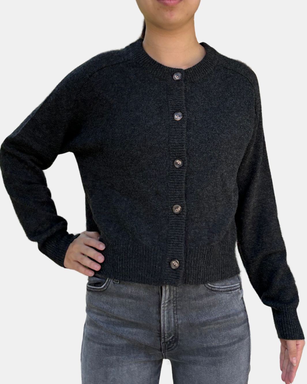 SADDLE SHOULDER CARDIGAN IN PEPPER