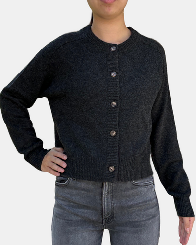 SADDLE SHOULDER CARDIGAN IN PEPPER