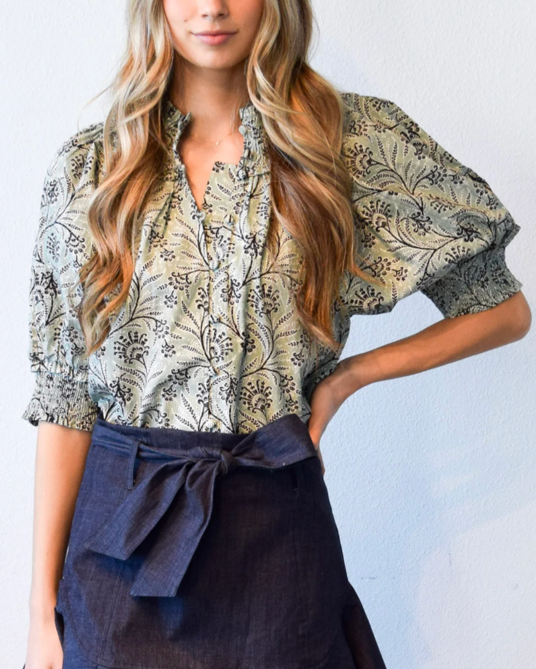 GATHERED BUTTON DOWN TOP IN BLUE FLORAL