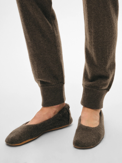 CASHMERE BALLET SLIPPER IN RUSSET BROWN