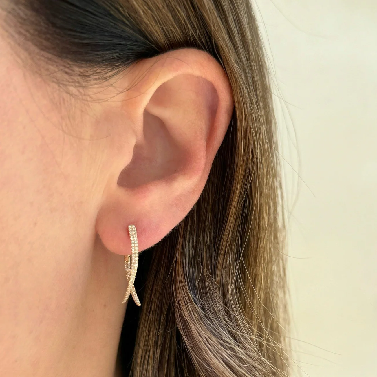 DIAMOND LOOP HOOP EARRING IN GOLD