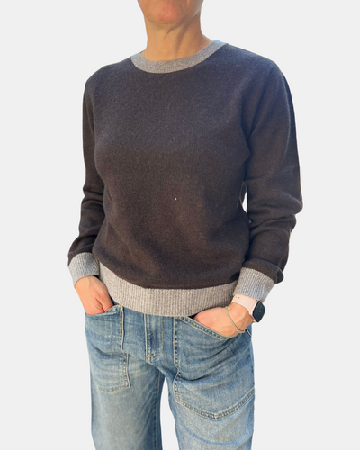 CASHMERE CONTRAST CREW IN BITTER AND MID GREY