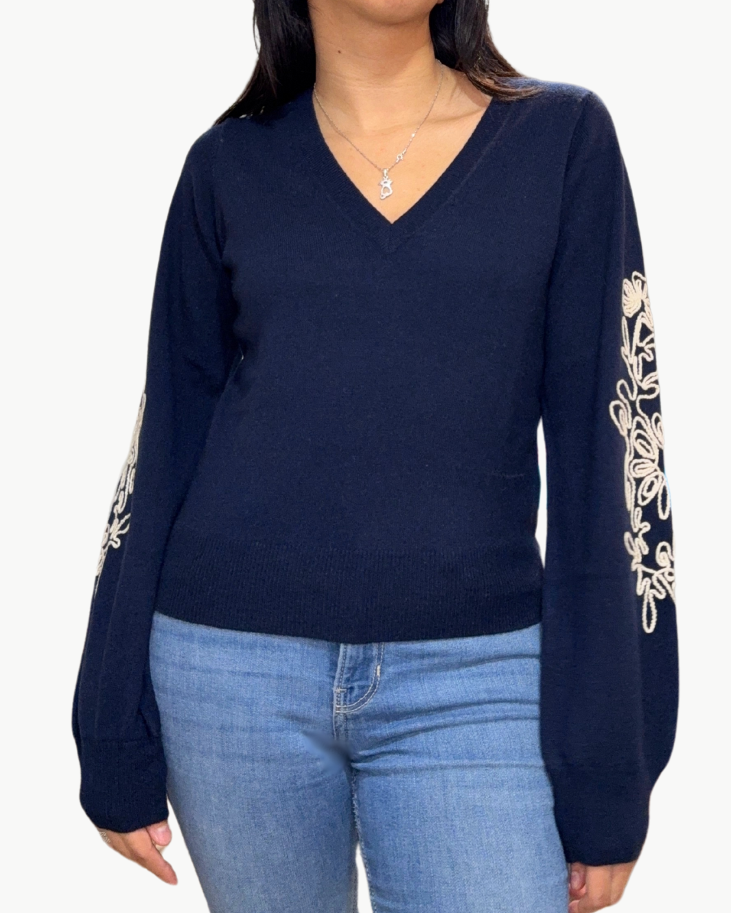 PUFF SLEEVE V WITH CONTRAST EMBROIDERY IN NAVY COMBO