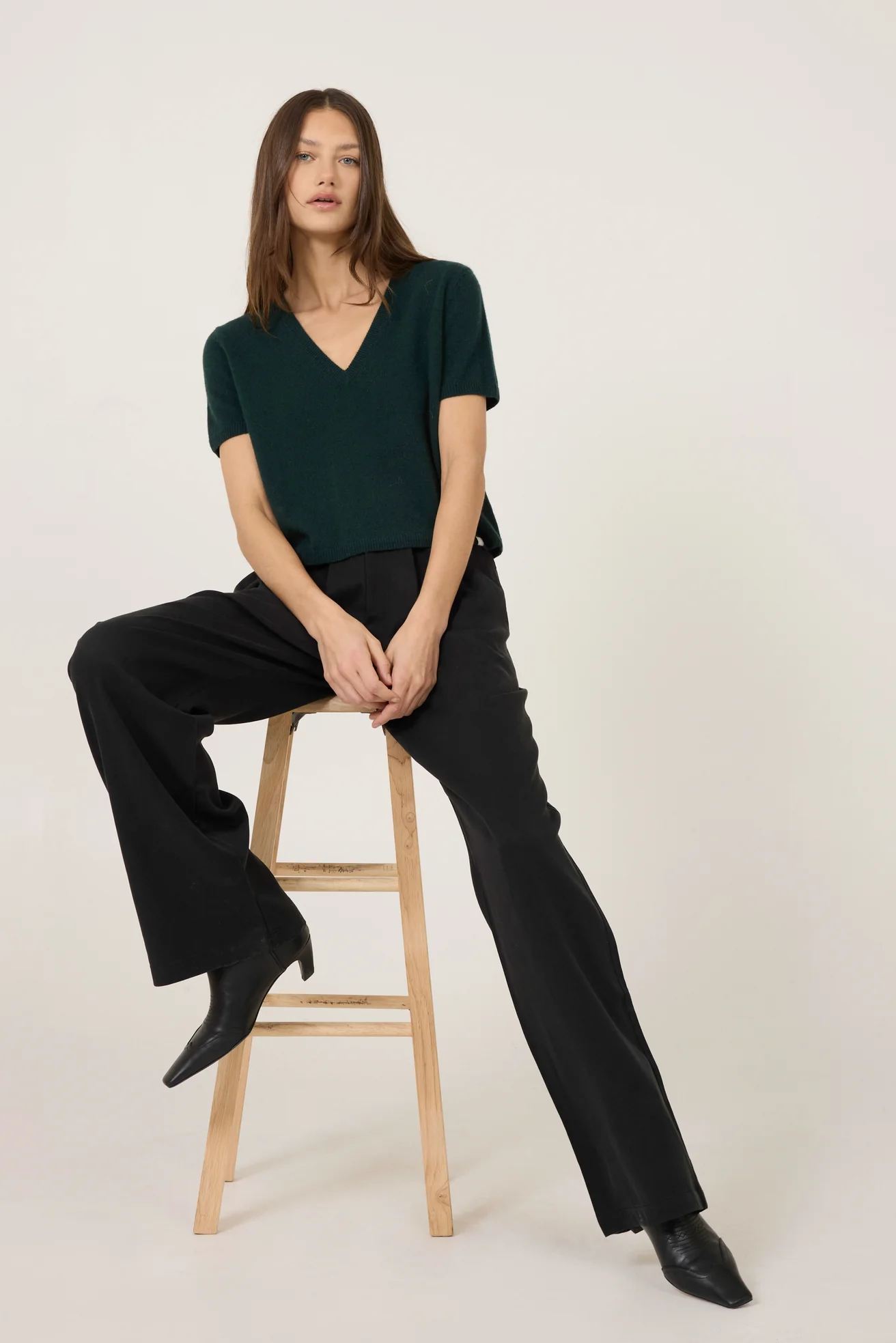 KADRI CASHMERE VNECK TEE IN EVERGLADE