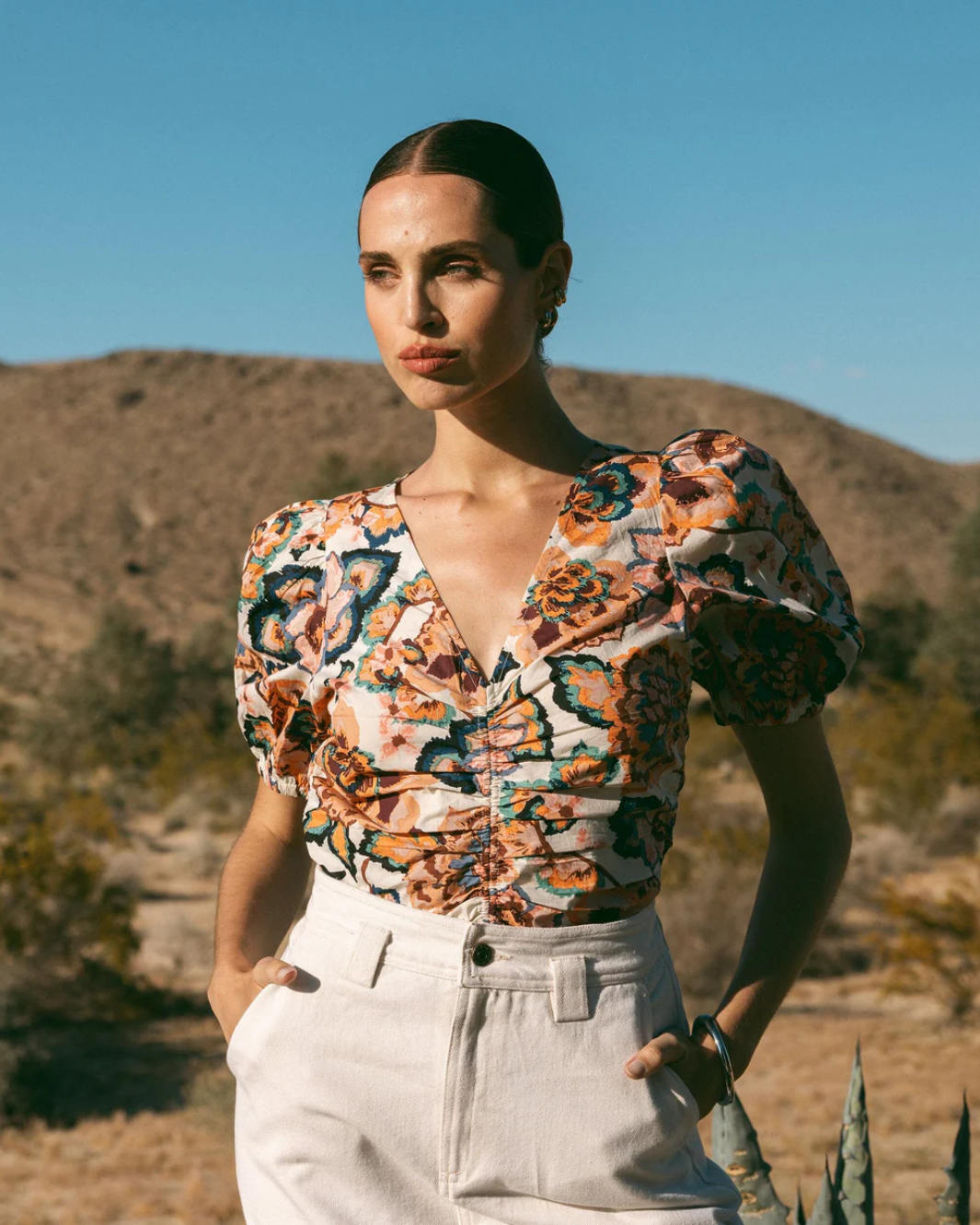 DELPHINA TOP IN DESERT FLORAL