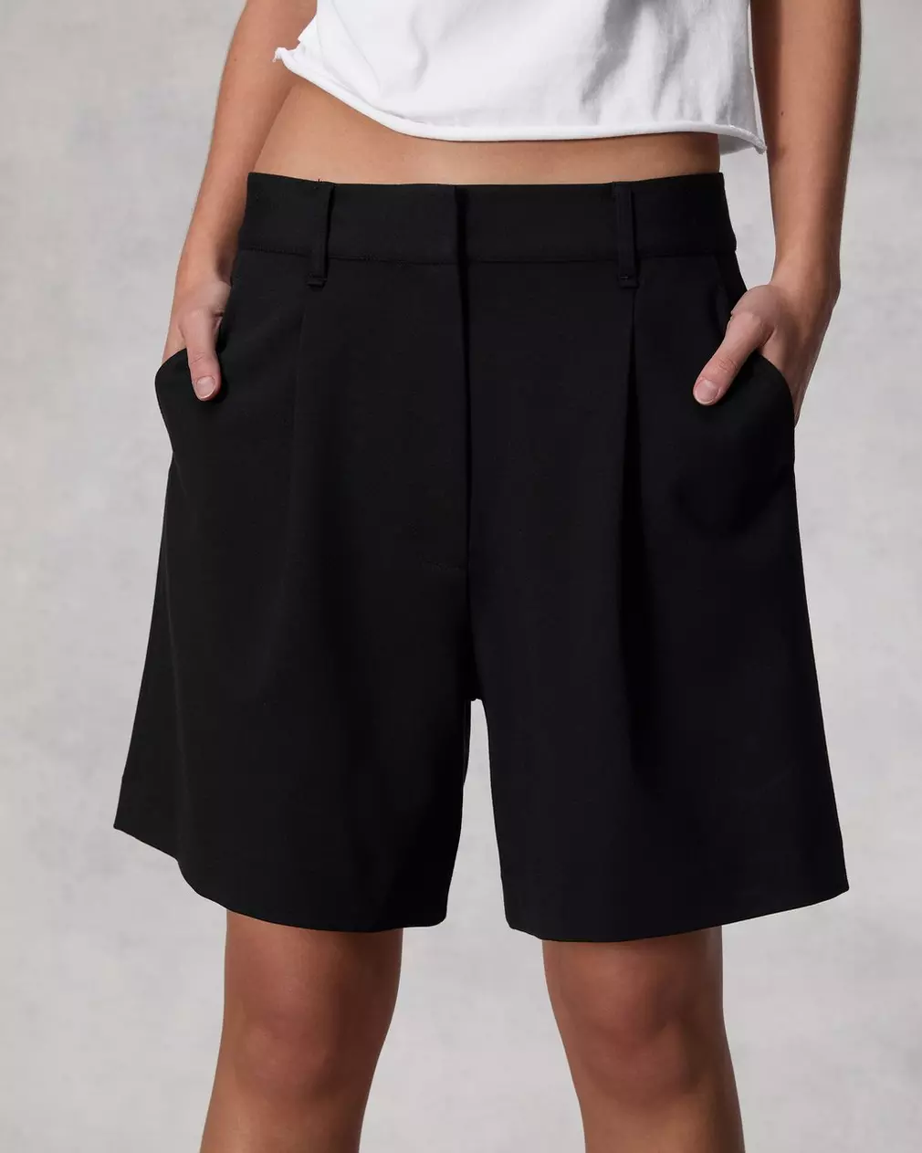 IRINA PONTE SHORT IN BLACK