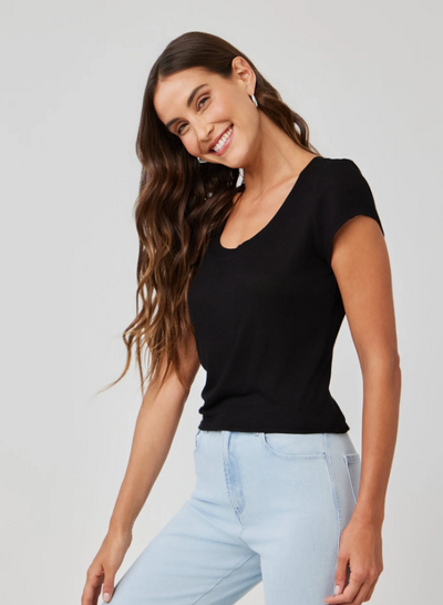 WIDE SCOOP NECK TEE IN BLACK