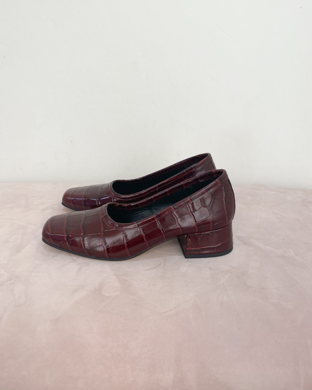 JAYLA BLOCK HEEL PUMP IN CHERRY EMBOSSED CROC