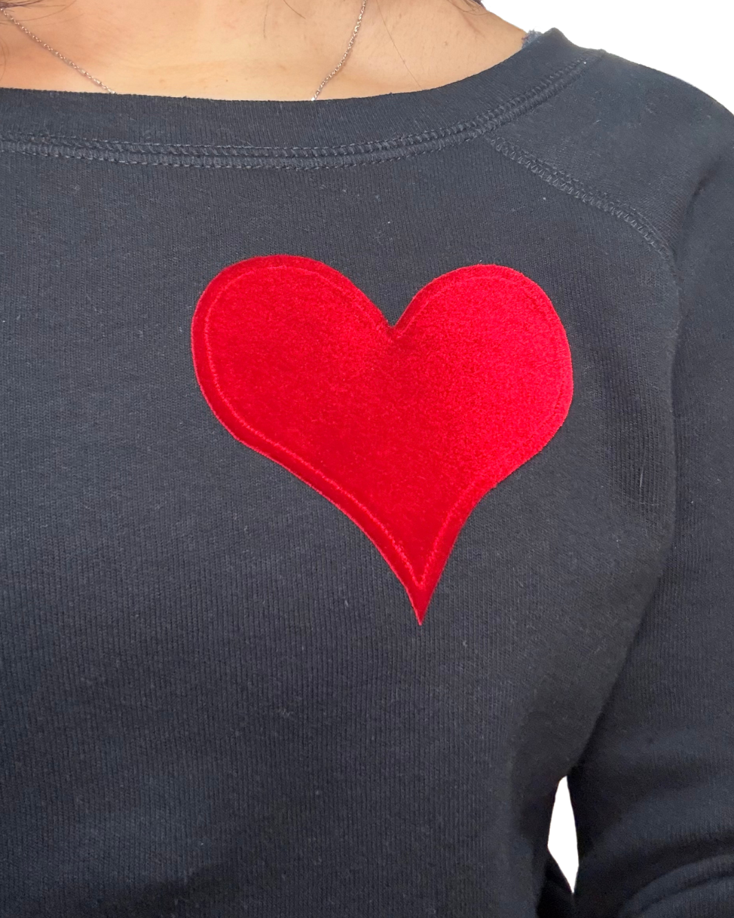 VELVET HEART SWEATSHIRT IN BLACK