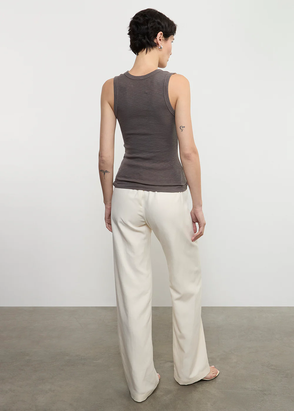 TEXTURED RIB SLEEVELESS U IN IRON