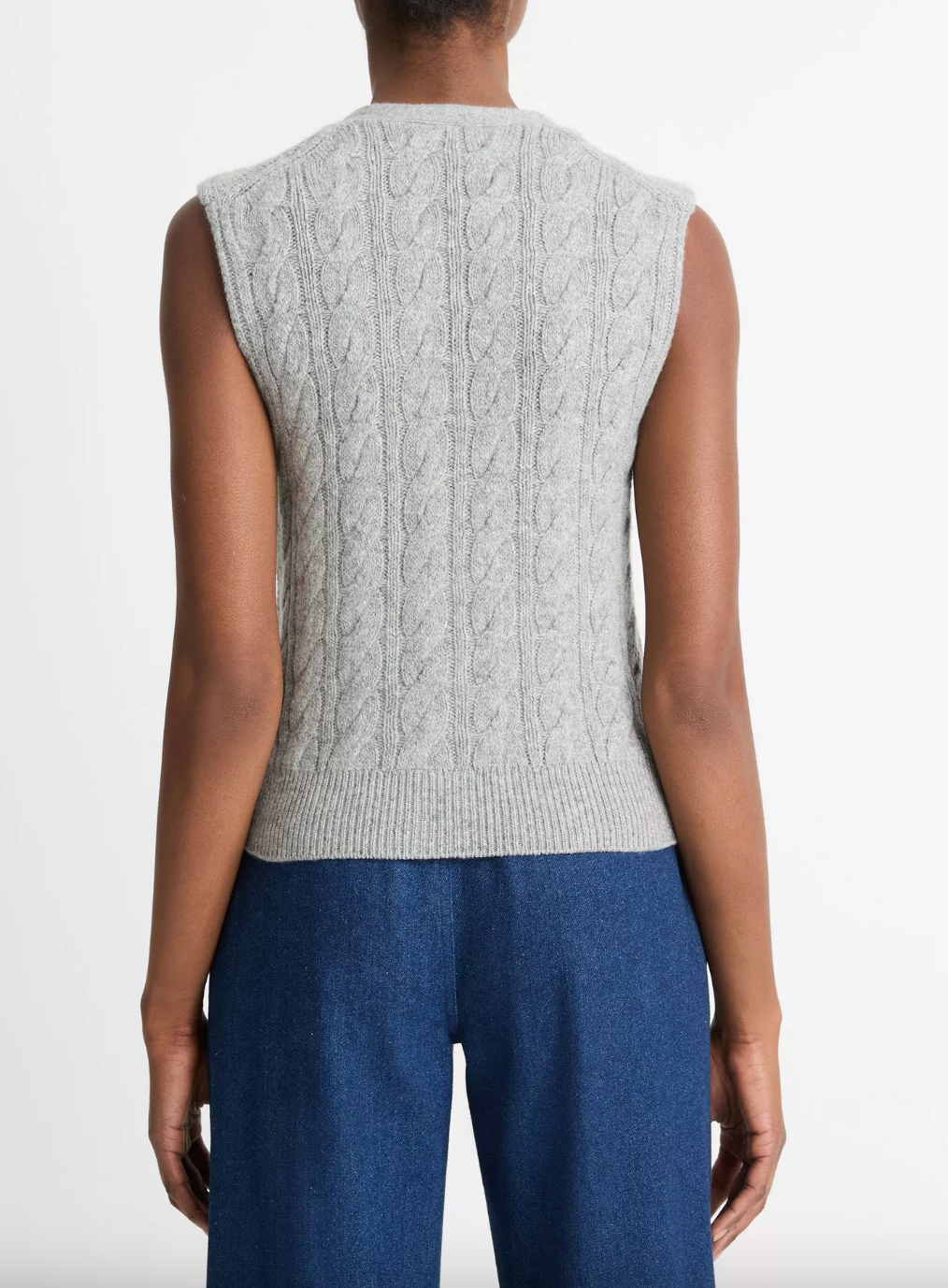 CABLE BUTTON VEST IN H SILVER DUST