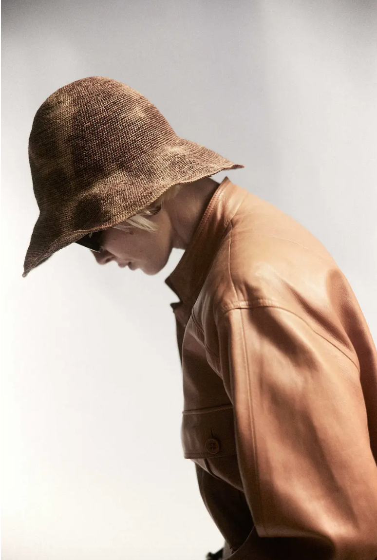 TEAGAN BUCKET HAT IN BROWN