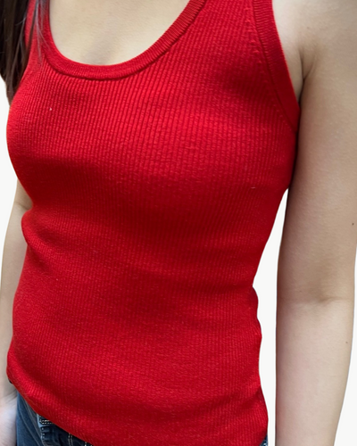 SUPERFINE MERINO RIBBED TANK TOP IN SCARLET