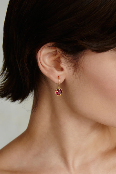 CRYSTAL EARRINGS IN RUBY