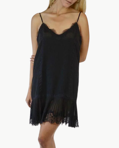 DRESS PLEATED PANEL IN BLACK