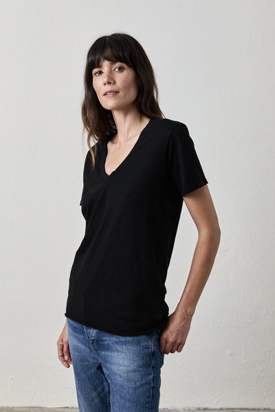 CORA TEE IN BLACK