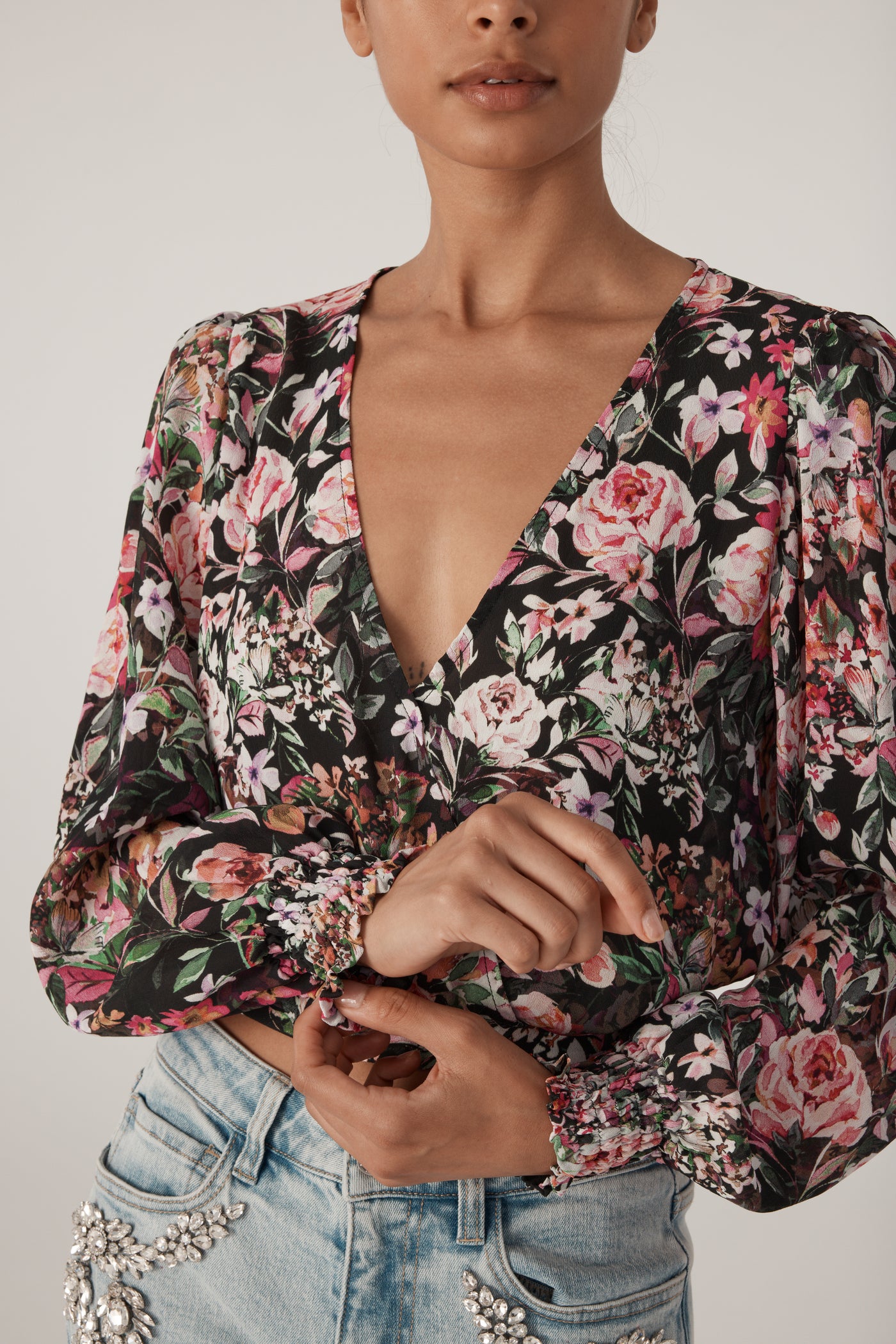 AVANNA FLORAL WRAP BLOUSE IN ZESTY FLORAL BLACK PINK