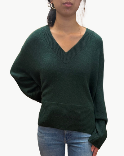 CASHMERE SIDE SLIT V NECK IN DEEP EMERALD