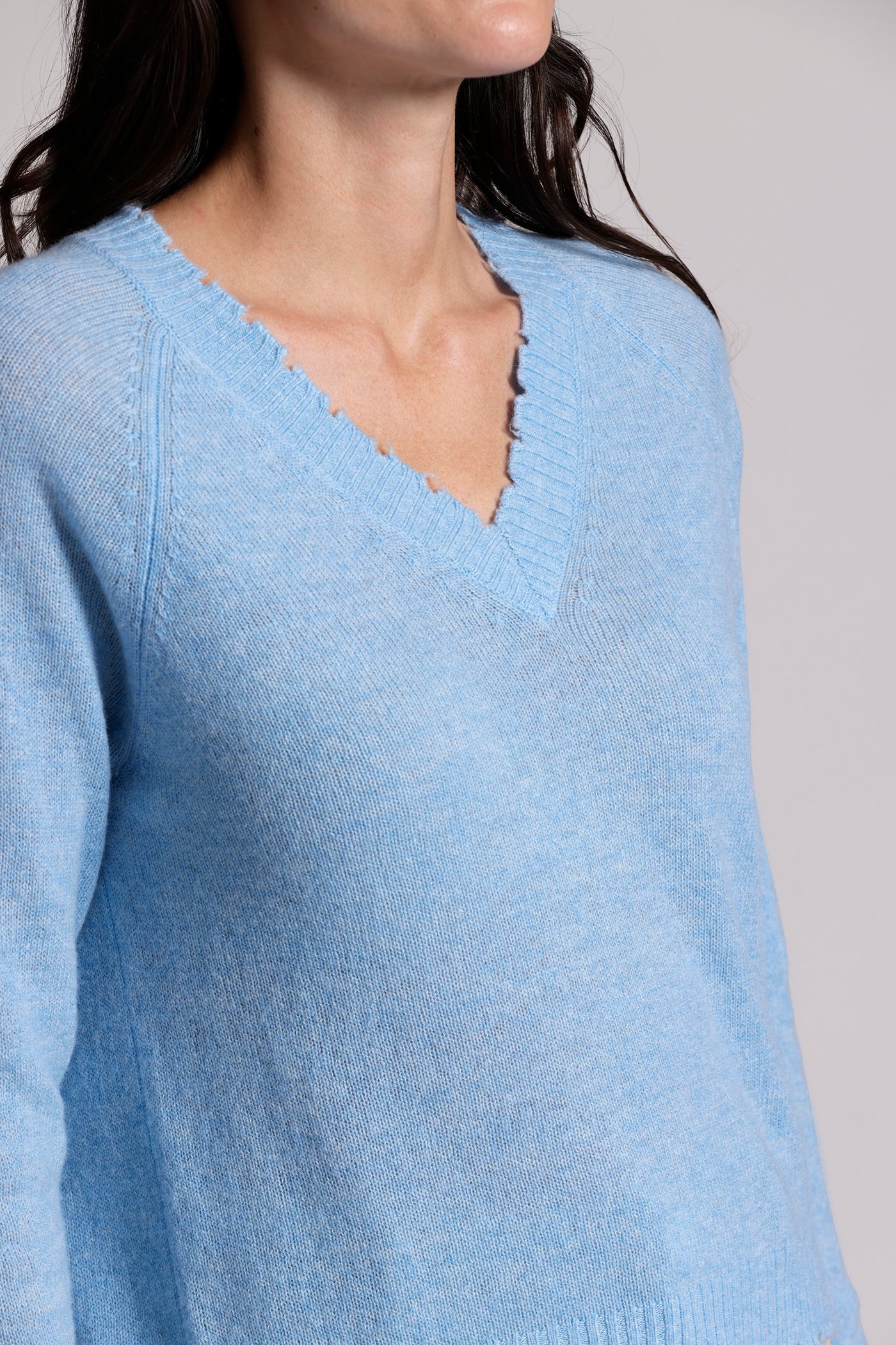 CASHMERE FRAYED EDGE V NECK IN CAMEO BLUE