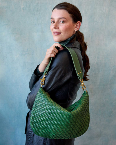 MOYEN MESSENGER IN EVERGREEN WOVEN ZIG ZAG