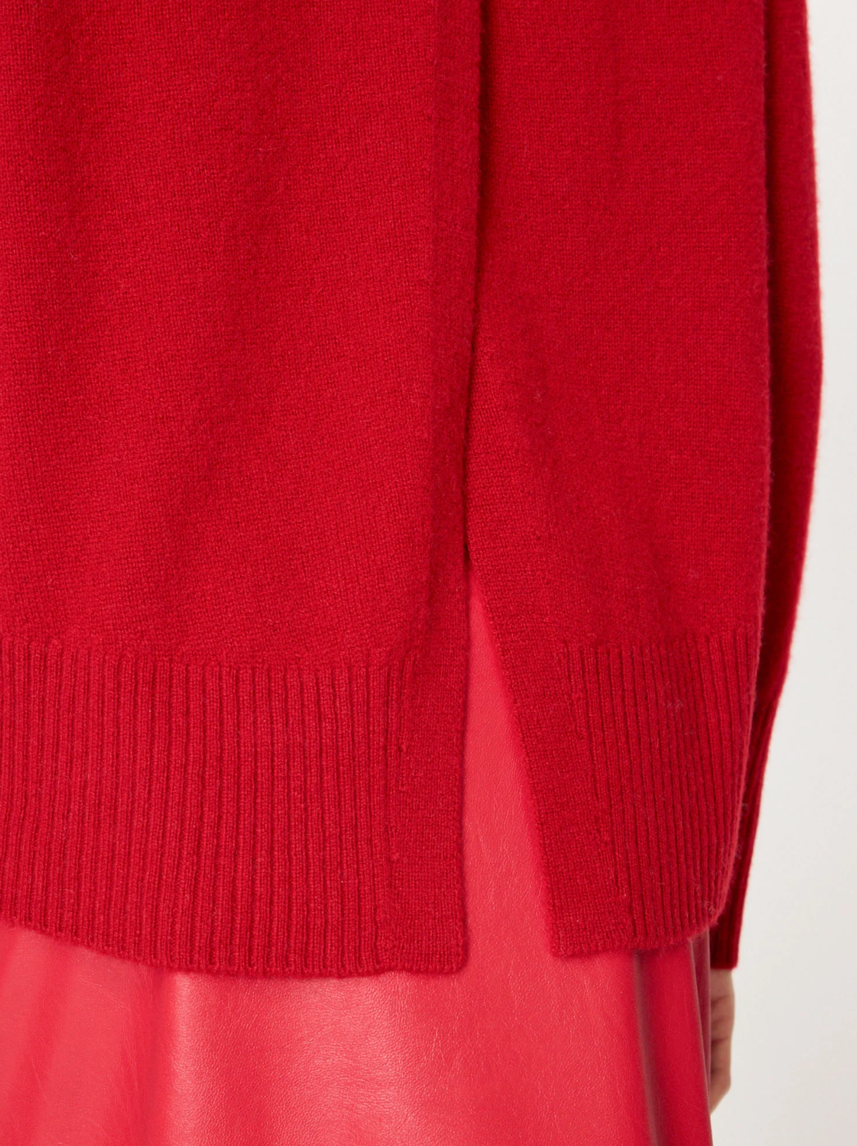 ONDA CREWNECK SWEATER IN CRIMSON