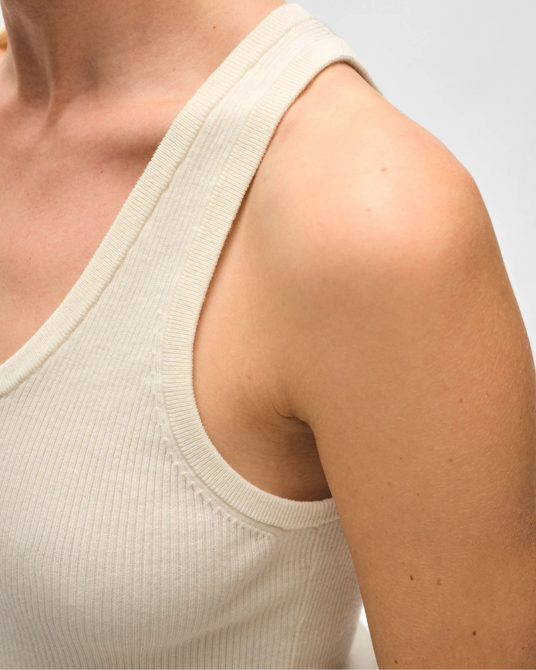 SUPERFINE MERINO RIBBED TANK TOP IN IVORY