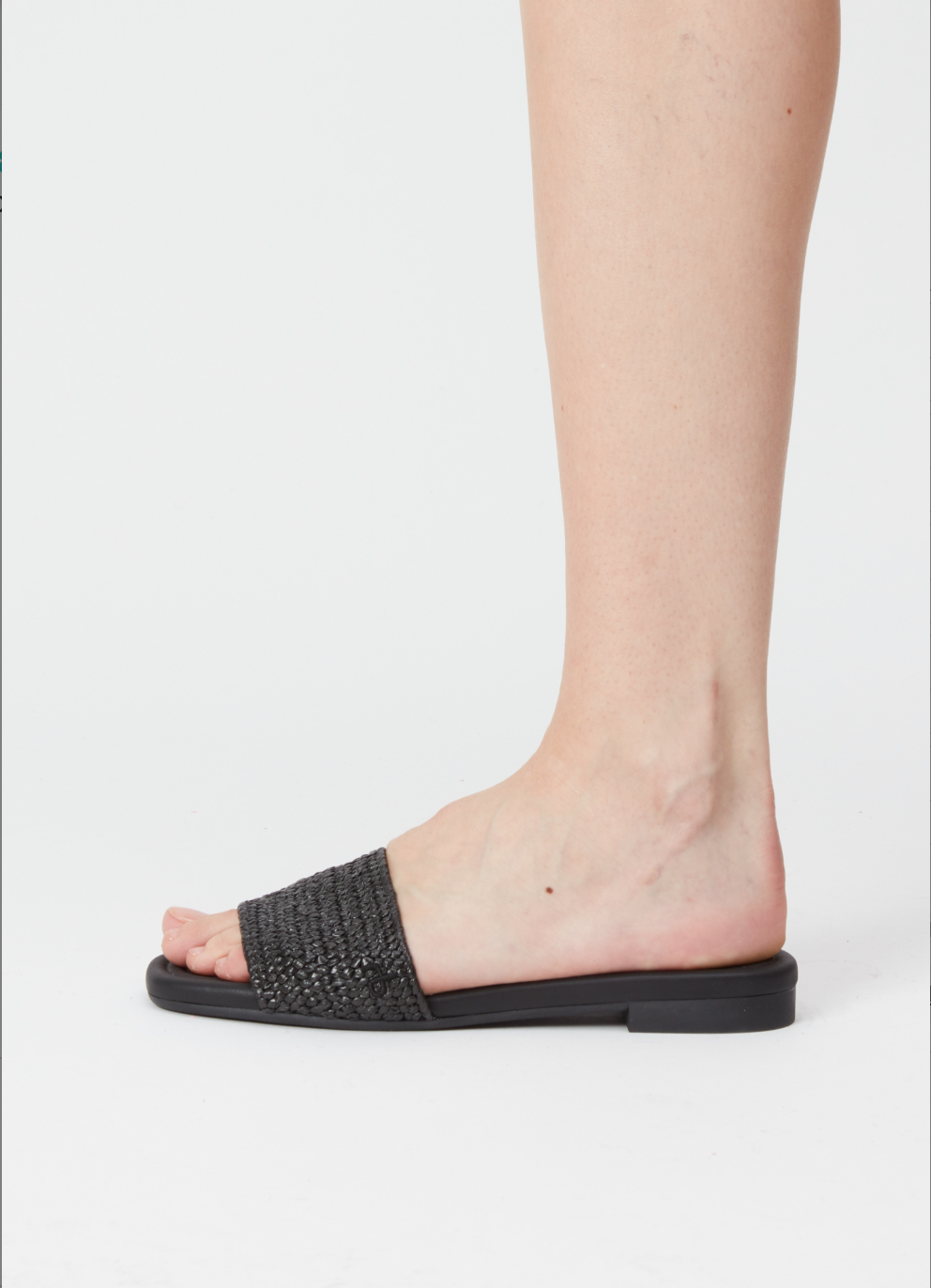 ELLIE SLIDE IN BLACK