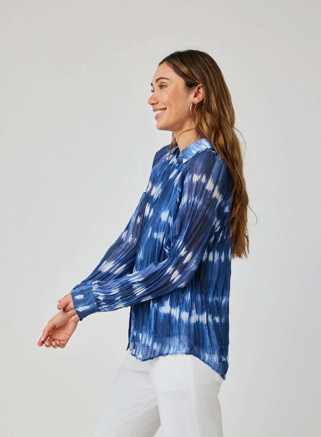 PLEATED RAGLAN SLEEVE SHIRT IN OCEAN TIDES PRINT