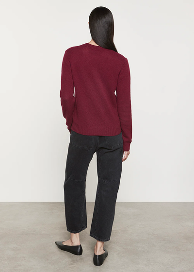 CASHMERE EASY LONG SLEEVE CREW IN BURGUNDY