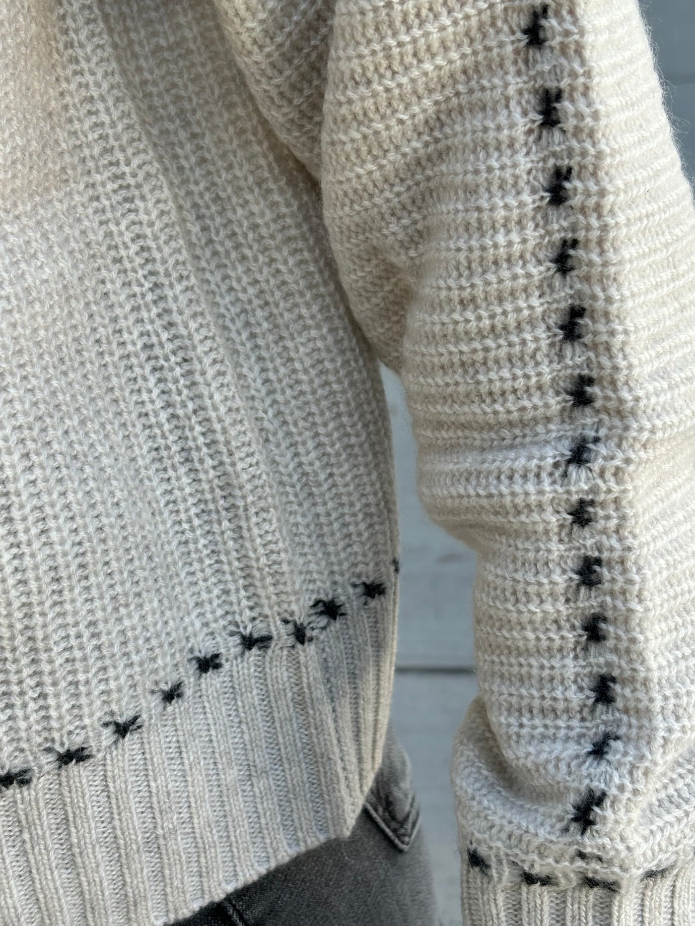 SHAKER CREW WITH CONTRAST STITCH IN MOJAVE/PEPPER