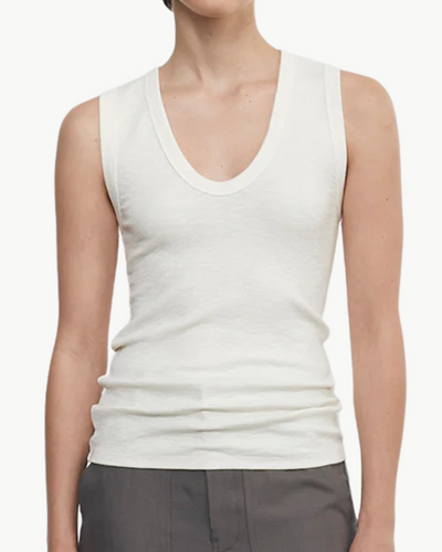 TEXTURED RIB SLEEVELESS U IN VANILLA