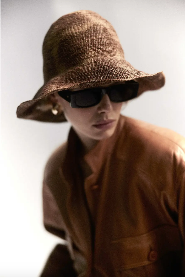 TEAGAN BUCKET HAT IN BROWN