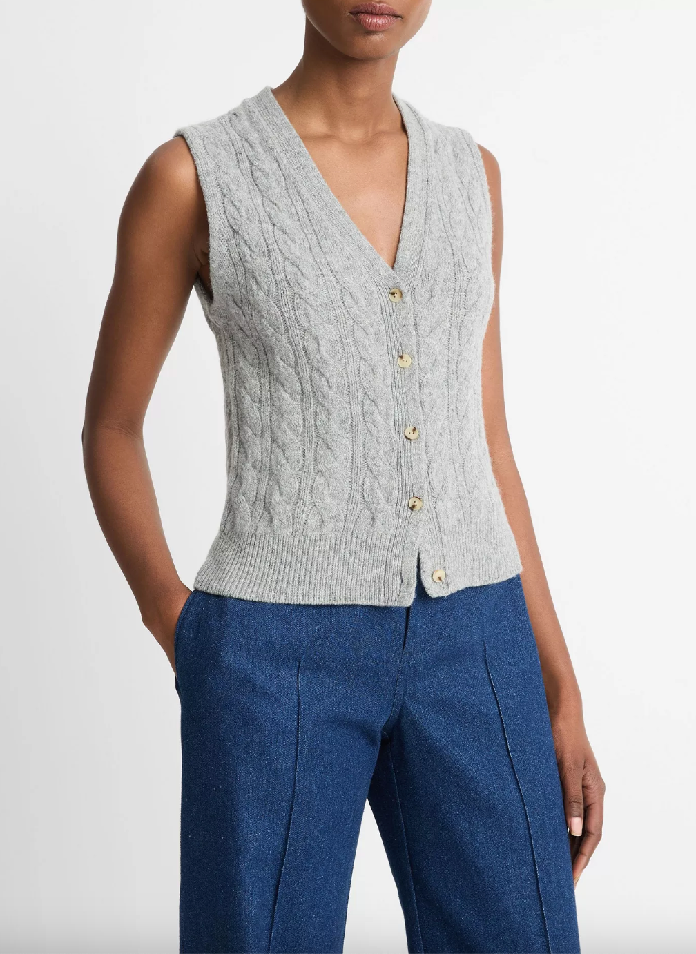 CABLE BUTTON VEST IN H SILVER DUST